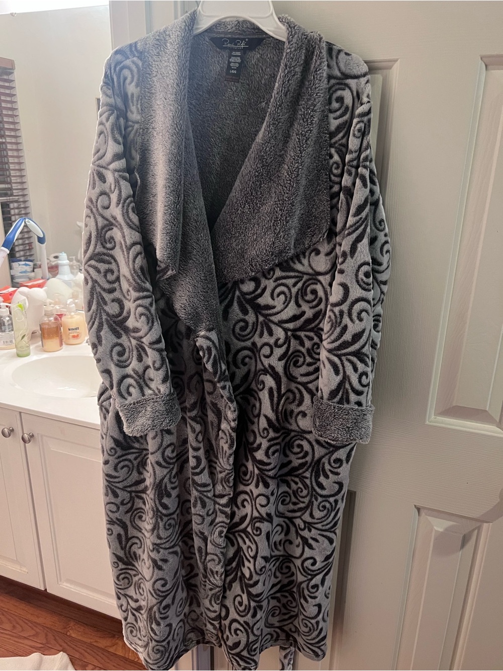 Rene’ Rofé plush fleece robe Woman’s Size Very Very Soft Excellent Preowned